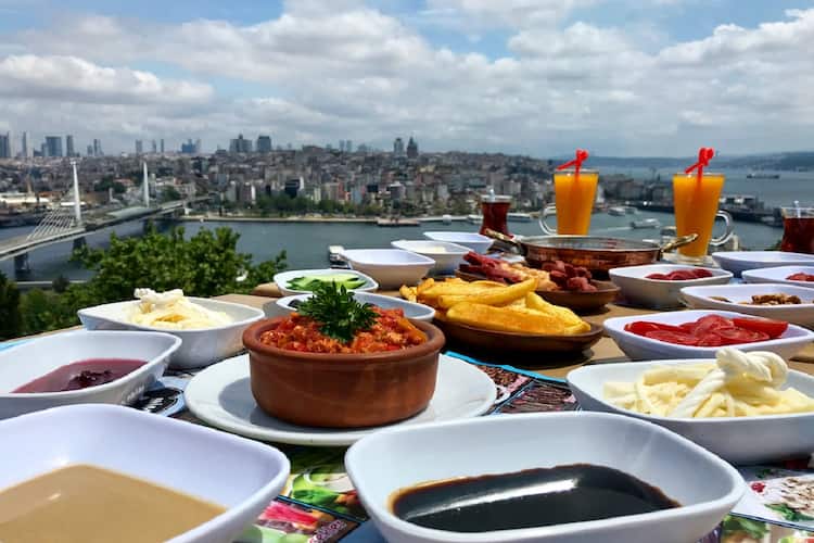 Cafe 90 Lar Da 2 Kisilik Sofra Kahvaltisi Istanbul Kahvalti Firsatlari